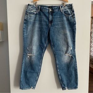 Silver Women's 20 Boyfriend Mid Rise Slim Leg Medium Wash Distressed Denim Jeans